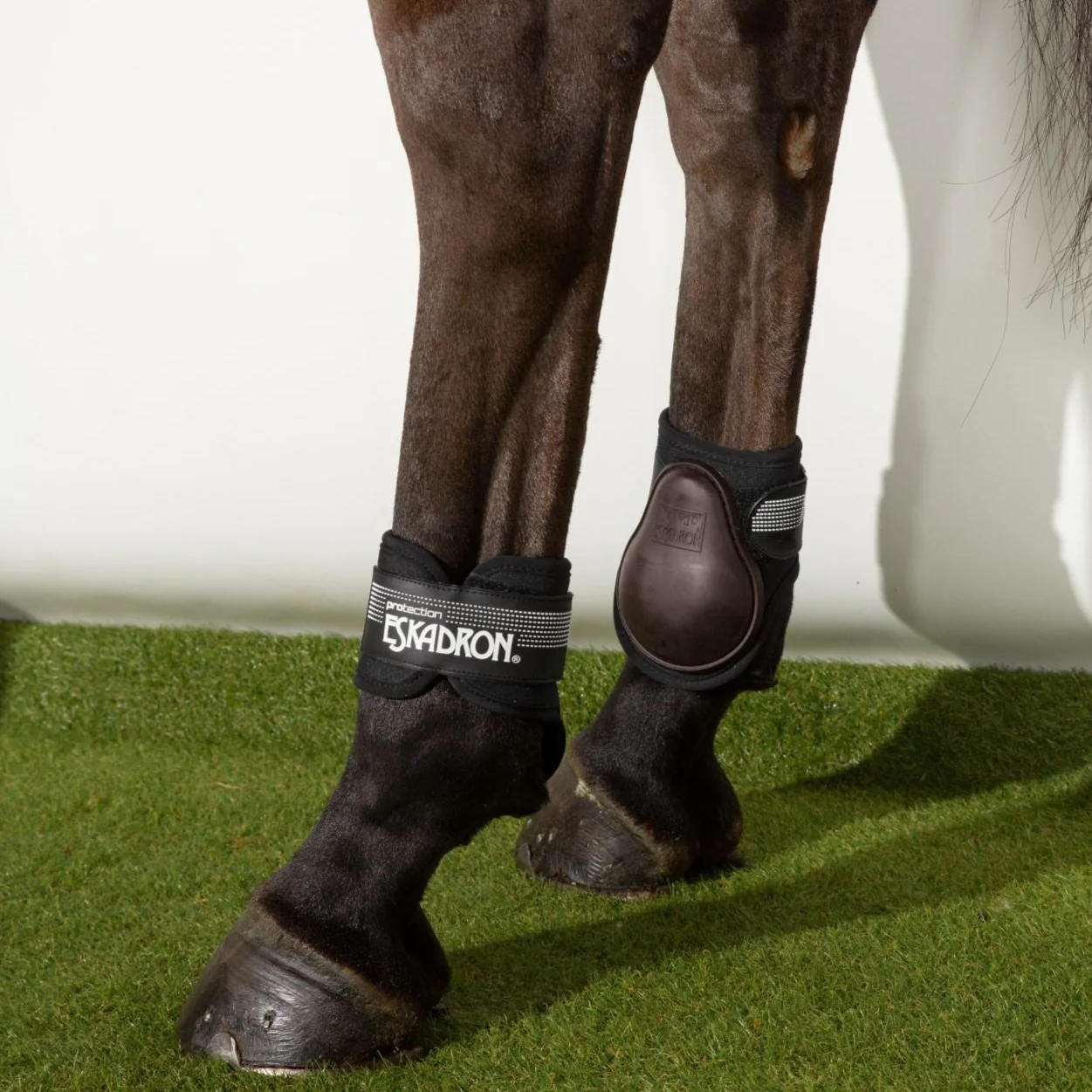 Eskadron Protection H Fetlock Boots - Image 4