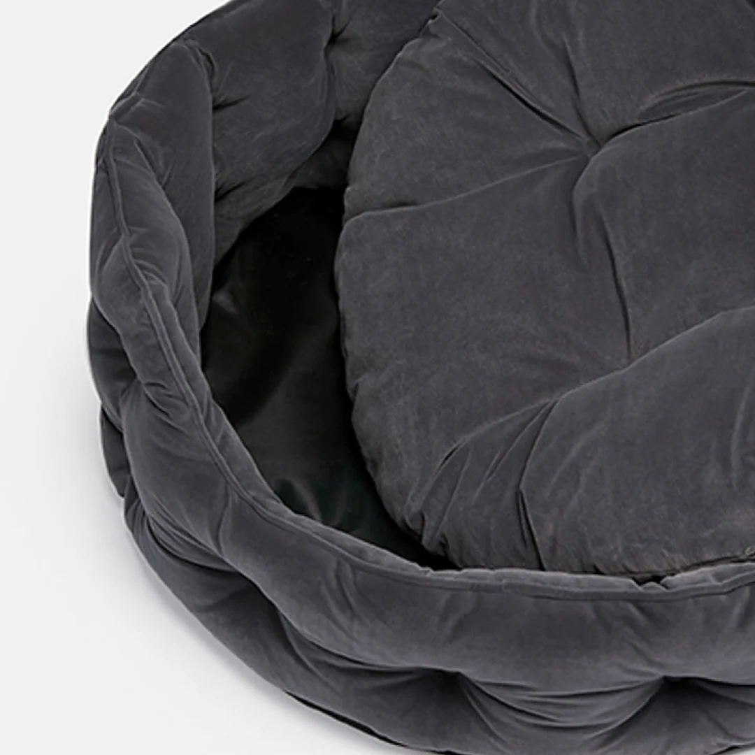 Joules Chesterfield Pet Bed - Image 3