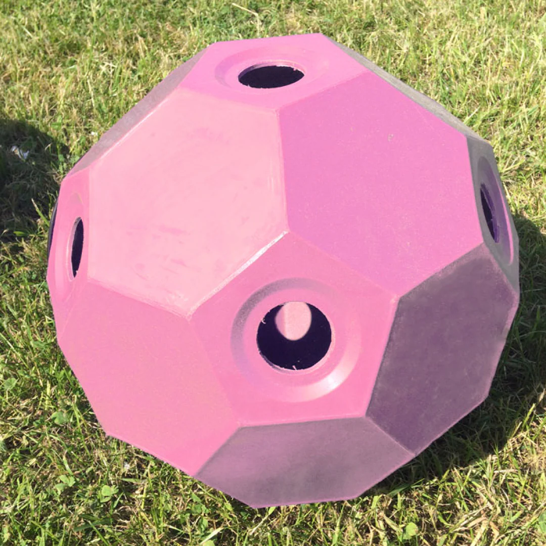 Parallax Plastics Small Holed Hay Play - Image 4