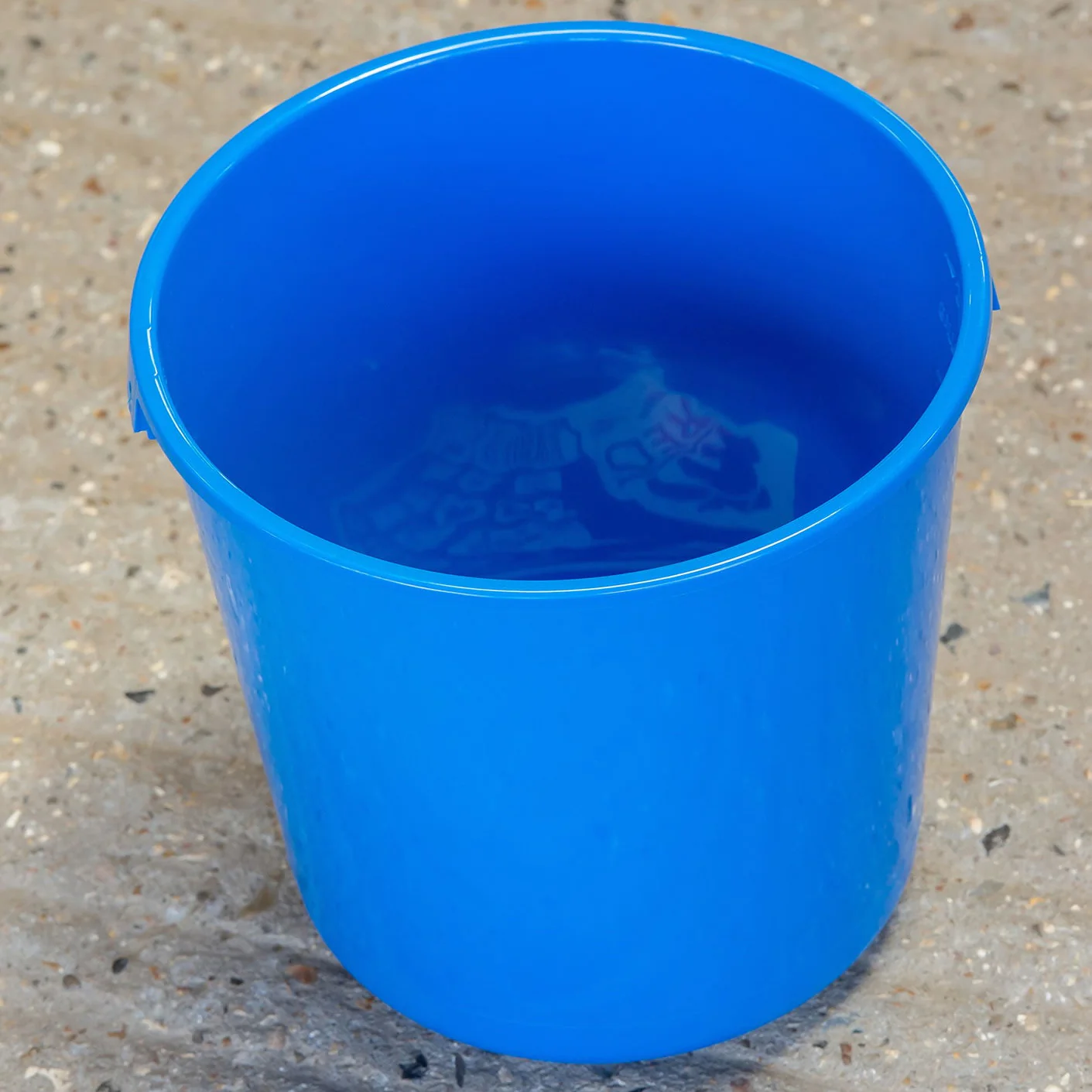Red Gorilla Calf Bucket Blue - Image 2