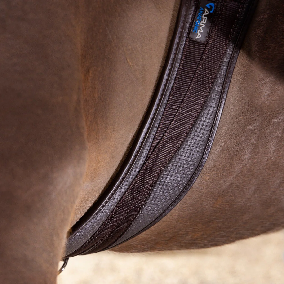 Shires ARMA Anti-Chafe Anatomical Girth - Image 3