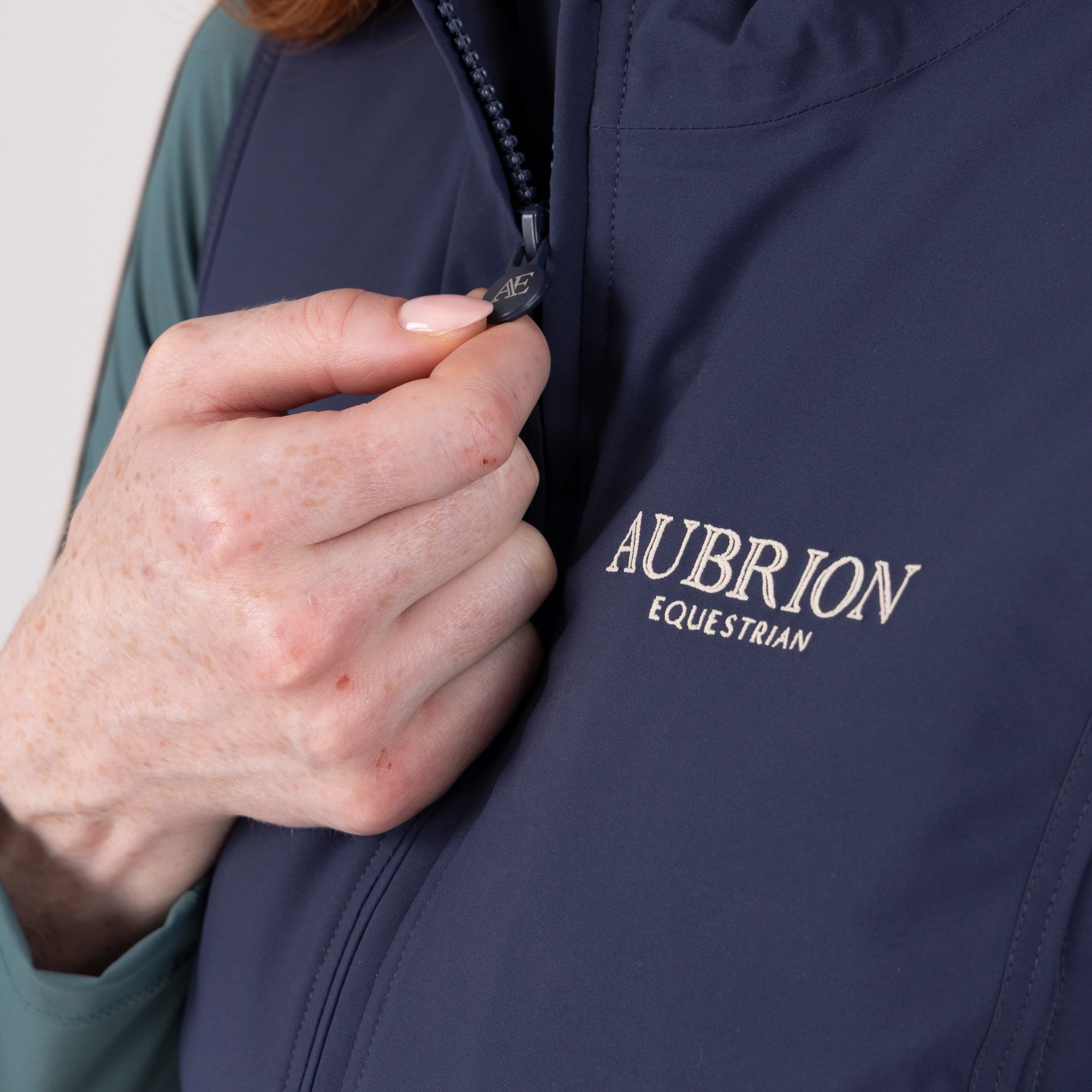 Shires Aubrion Equestrian Gilet - Image 4