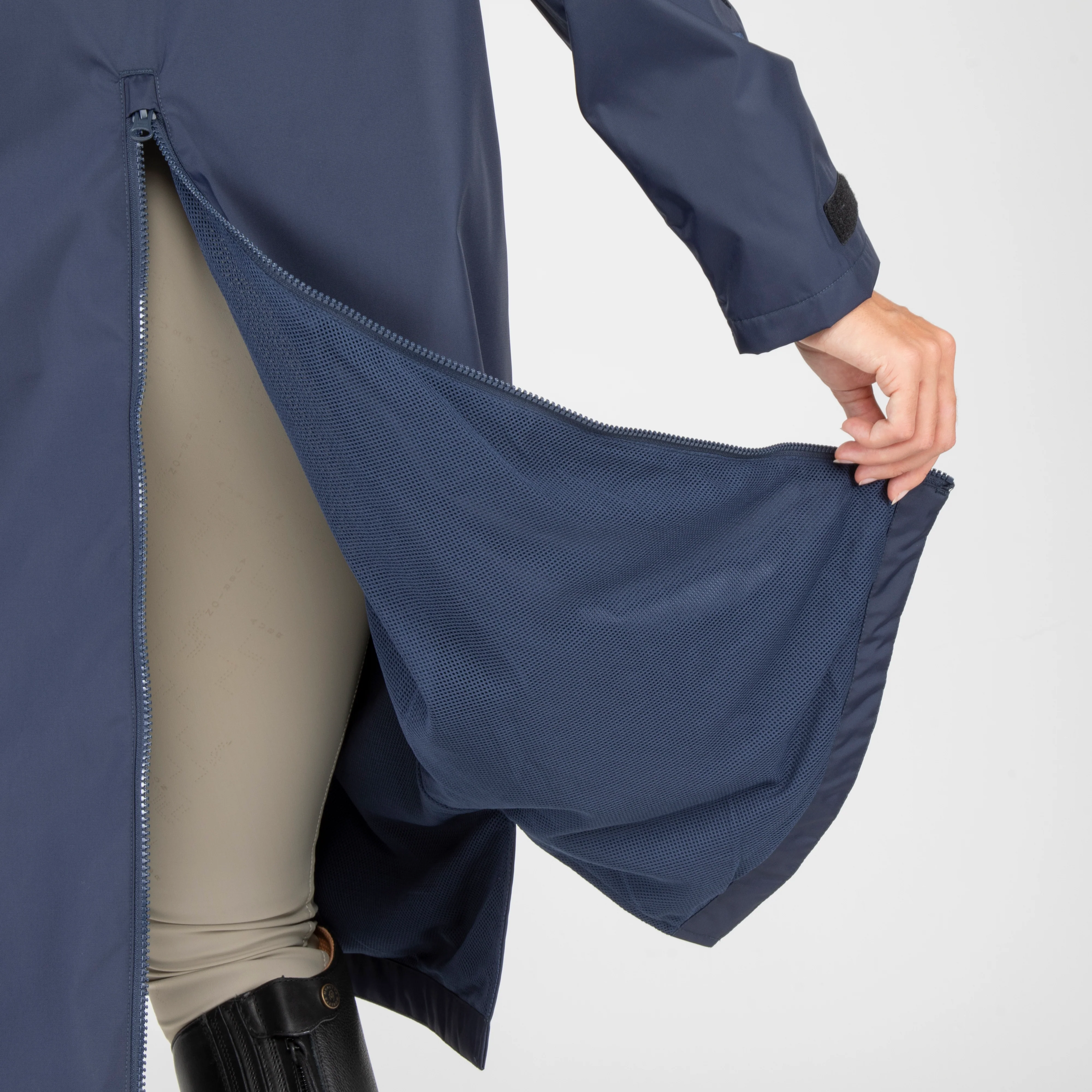 Shires Aubrion Original Lite All Weather Robe - Unisex - Image 10