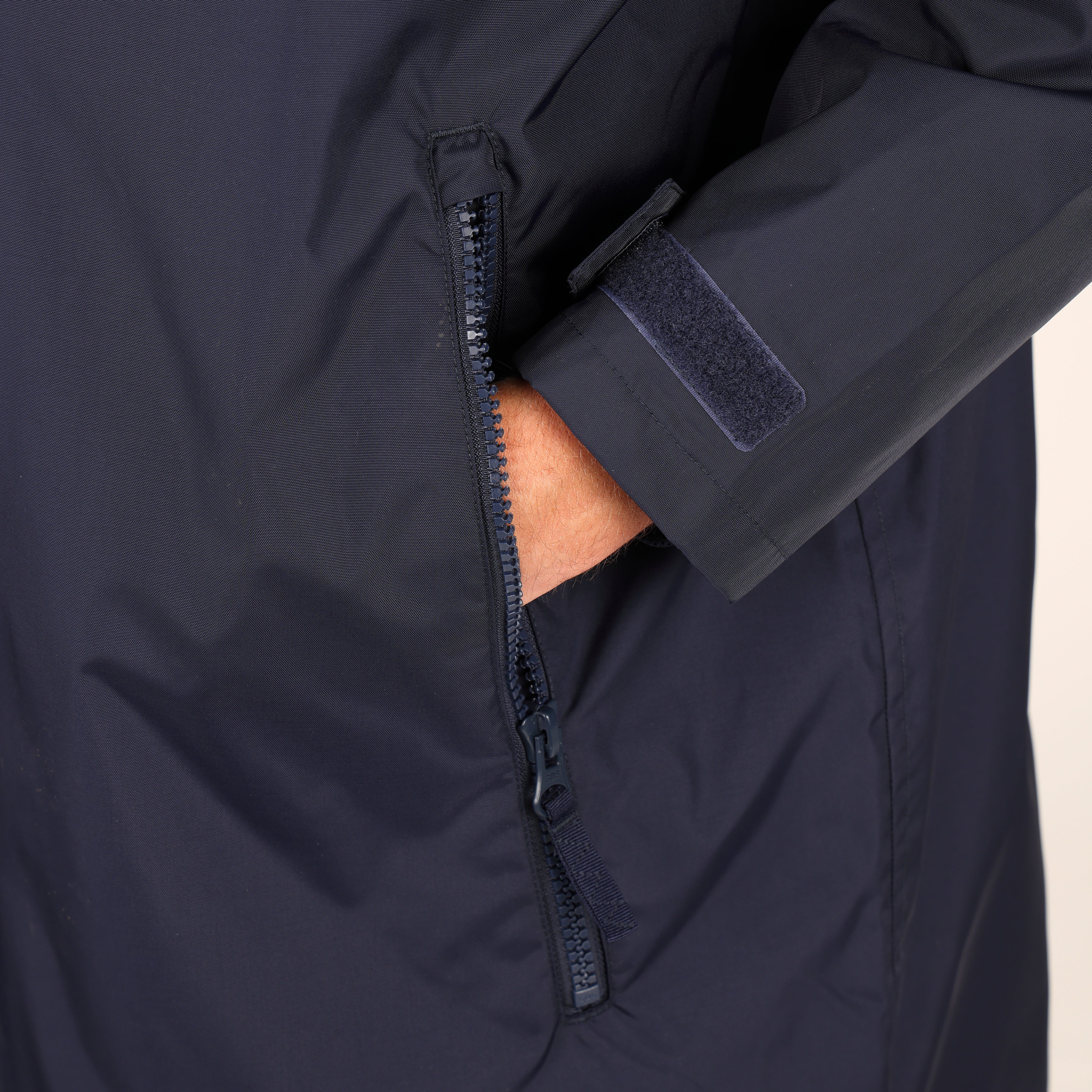 Shires Aubrion Original Lite All Weather Robe - Unisex - Image 6