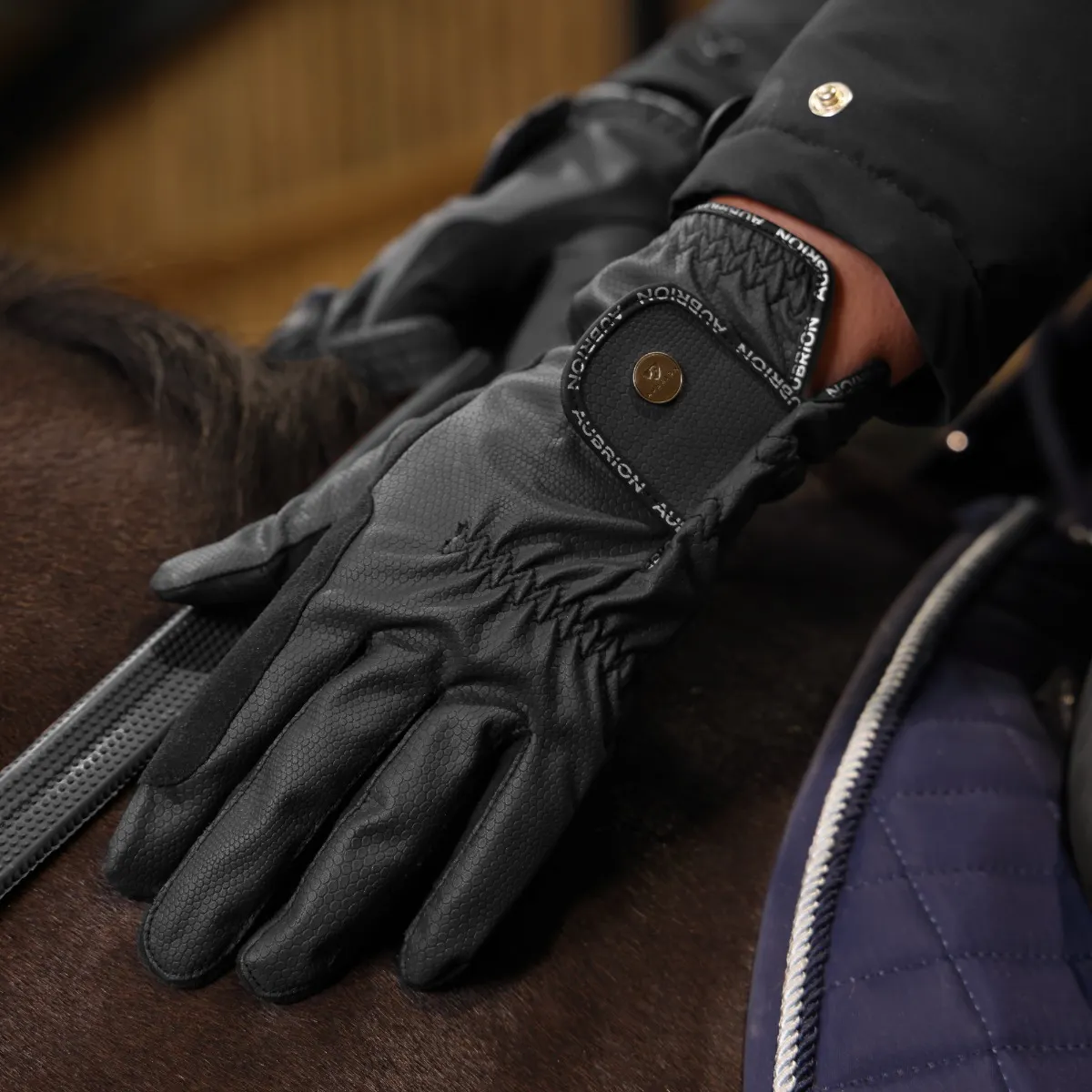 Shires Aubrion Stadium Winter Riding Gloves - Image 3