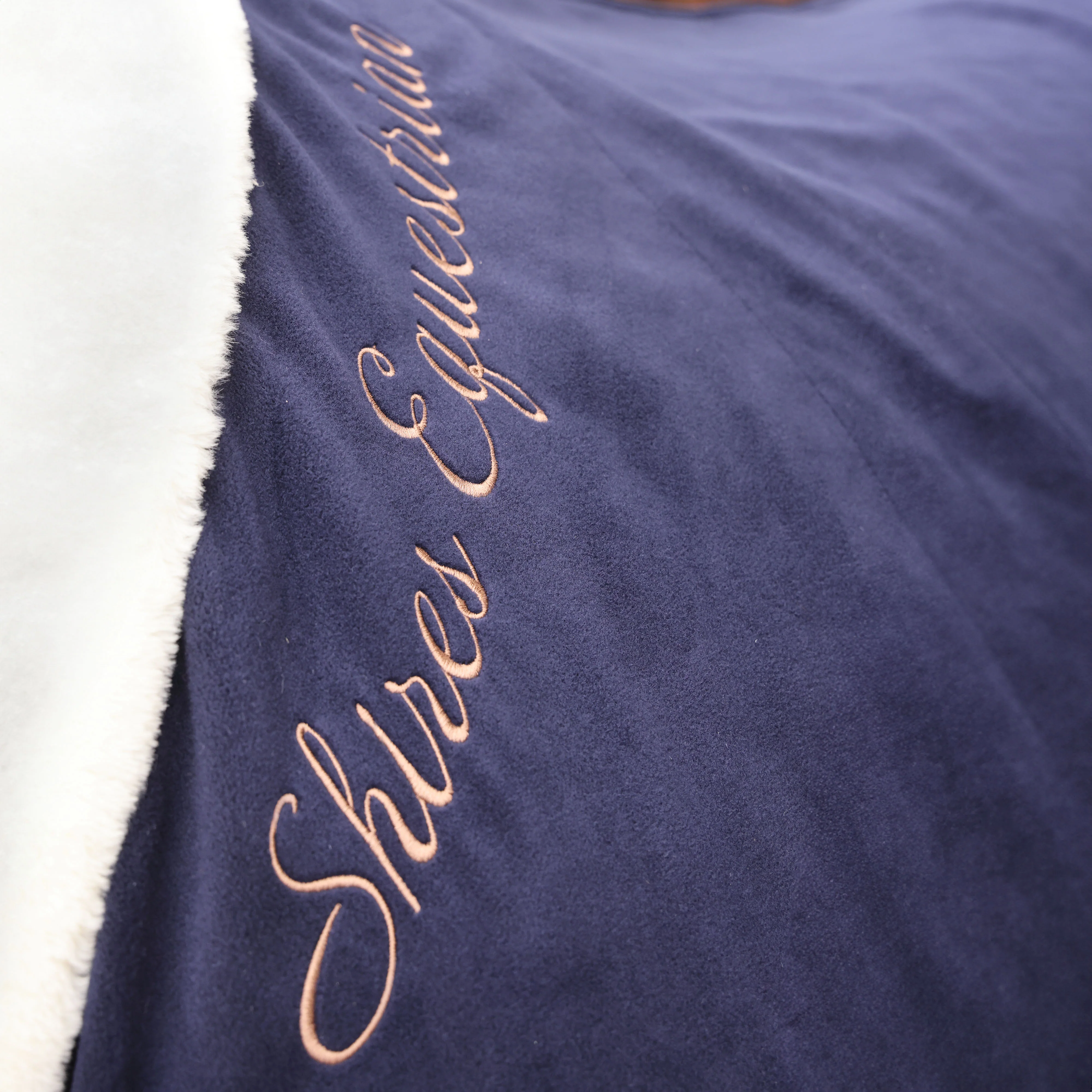 Shires Deluxe Fleece Rug - Image 2