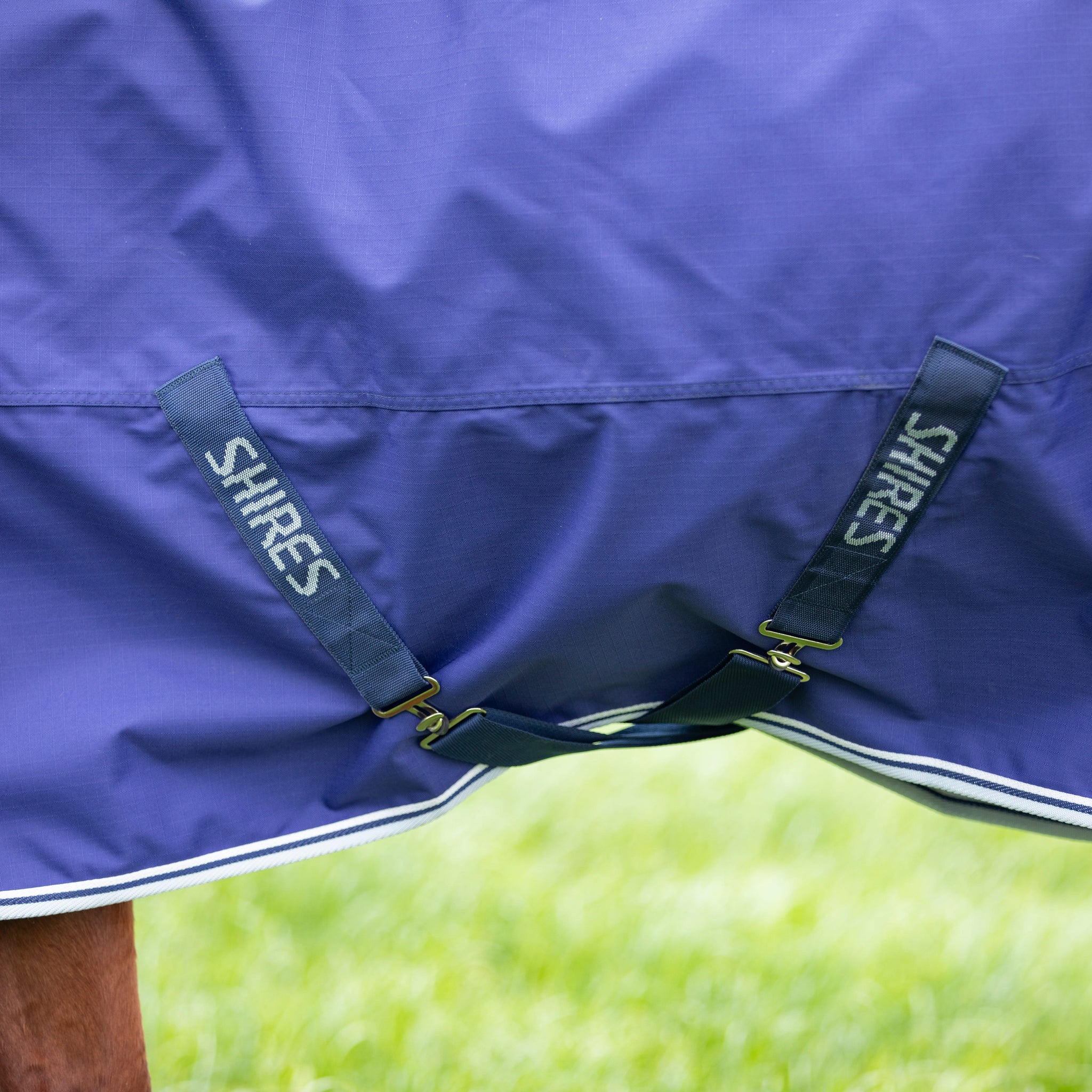 Shires Highlander Original Lite Turnout Rug & Neck - Image 6