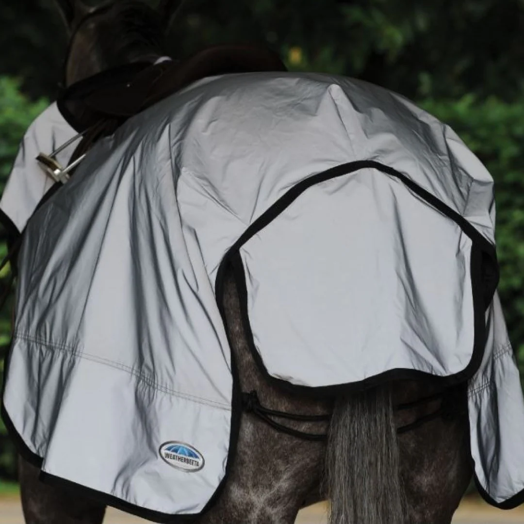 Weatherbeeta Reflective Wrap Around Exercise Sheet - Image 2
